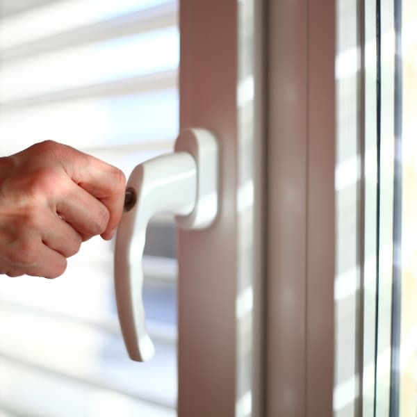 شیشه ساختمان